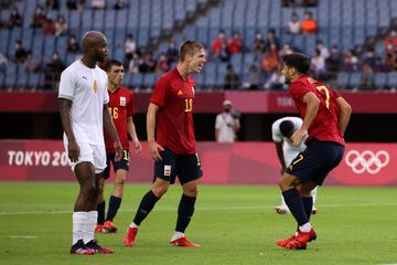 Dani Olmo y Marco Asensio celebrando el gol del empate