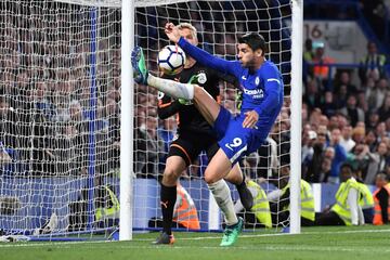 Álvaro Morata no ha vivido su mejor temporada en Londres, por lo que ha empezado a sembrar dudas en Stamford Brigde. Desde Italia se han interesado por él, incluso se ha llegado a hablar de ofertas de Juventus y Milán. 