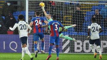 Soccer Football - Premier League - Crystal Palace v Tottenham Hotspur - Selhurst Park, London, Britain - December 13, 2020 Crystal Palace's Vicente Guaita makes a save from a free kick by Tottenham Hotspur's Eric Dier Pool via REUTERS/Glyn Kirk
