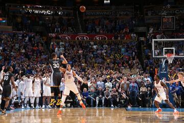 Temporada regular 2016: triple ganador de Curry para ganar el partido. Fue el aperitivo de lo que estaba por venir. Récord de triple de Stephen Curry en un partido igualado (con 12, luego superados por los 14 de Klay Thompson)...