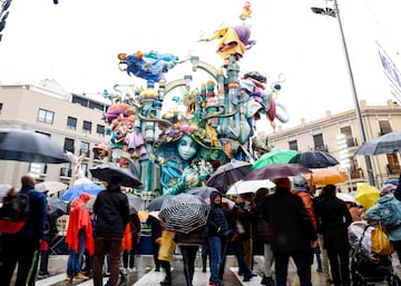 Este mircoles, 19 de marzo y da de San Jos, se celebrar el emocionante "Da de la Crem" en las Fallas de Valencia, donde ms de 700 monumentos que los artistas falleros han levantado por toda la ciudad ardern en un espectculo impresionante. Marcando el broche de oro de la fiesta ms emblemtica de Valencia y una de las ms multitudinarias de toda Espa?a. La noche se iluminar con fuegos artificiales.