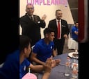 Así le festejaron el cumpleaños a Felipe Mora en Cruz Azul