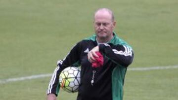 Pepe Mel, durante una sesi&oacute;n de entrenamiento. 