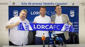 Curro Torres durante su presentación en el Artés Carrasco.