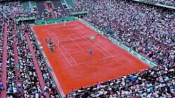 <b>LLENO PARA VER A NADAL. </b>La Philippe Chatrier rebosó ayer para presenciar la exhibición entre Rafa Nadal y el argentino Brian Dabul.