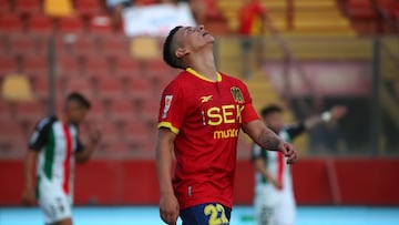 Futbol, Union Espanola vs Palestino.
Fecha 2, Liga de Primera 2025.
El jugador de Union Espanola Pablo Aranguiz controla el balon contra Palestino durante el partido de primera division disputado en el estadio Santa Laura en Santiago, Chile.
21/02/2025
Jonnathan Oyarzun/Photosport
Football, Union Espanola vs Palestino.
2st turn, 2025 First division league.
Union Espanola’s player Pablo Aranguiz is pictured against Palestino during the first division match held at the Santa Laura stadium in Santiago, Chile.
21/02/2025
Jonnathan Oyarzun/Photosport
