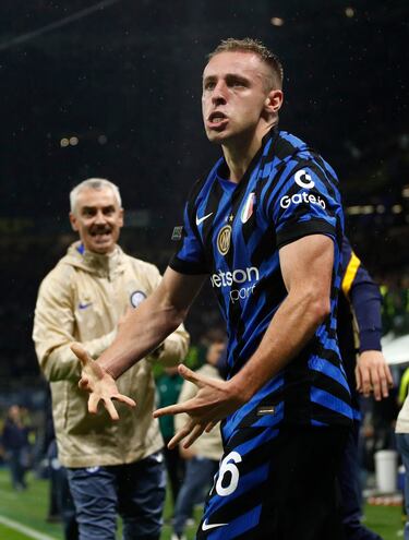 Davide Frattesi celebrando el cuarto gol del Inter de Milán.