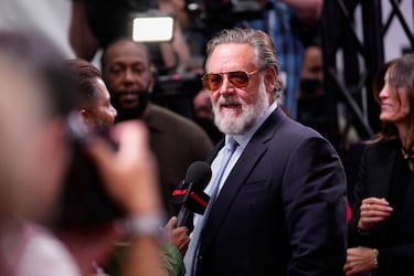 Russell Crowe posa en la alfombra roja de los 50º Festival Internacional de Cine de Toronto.