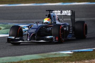 Esteban Gutiérrez piloto de Sauber con el nuevo C33 en Jerez.