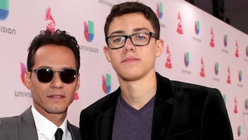 Marc Anthony y sus hijos, Cristian y Ryan Mu&ntilde;iz en la d&eacute;cimo s&eacute;ptima entrega de los Latin Grammy, 2016.