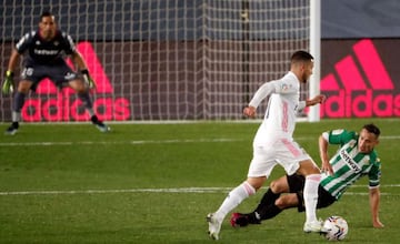 La acción en la que Hazard, en vez de chutar hacia la portería de Bravo, optó por pasarle la pelota a Vinicius.