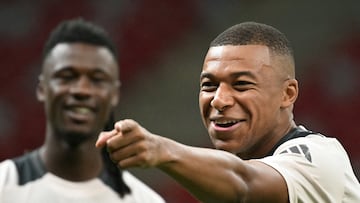 Kylian Mbappé, durante el entrenamiento del Real Madrid en Varsovia.