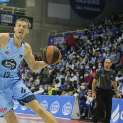 Un excepcional Kalinoski lidera la remontada del Breogán