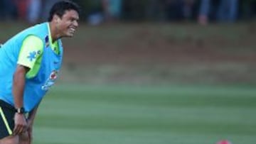El jugador Thiago Silva participa en un entrenamiento.