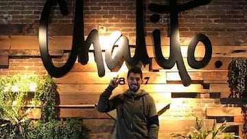 Imagen de Luis Suárez en su restaurante, Chalito.