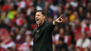 Xabi Alonso da órdenes durante un partido de pretemporada ante el Arsenal.