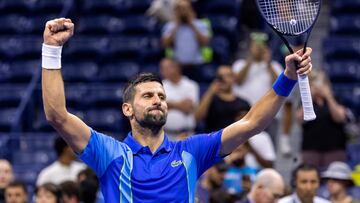 Novak Djokovic celebra su victoria contra Alexandre Muller en el US Open.