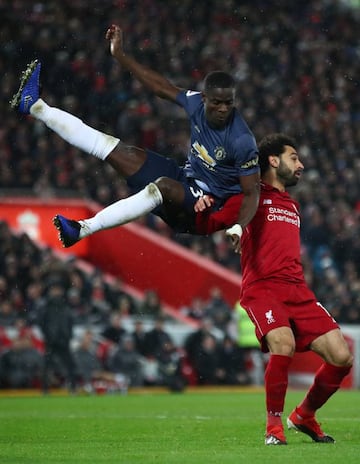 Battling | Mohamed Salah of Liverpool and Eric Bailly.