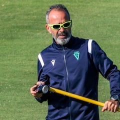 Cervera: "En el fútbol todo son problemas cuando no se gana"