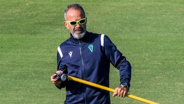 Cervera: "En el fútbol todo son problemas cuando no se gana"