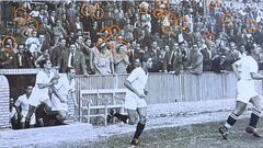 Imagen de un partido del Valencia de los años 40 en la que se han rodeado en círculo naranja a las mujeres presentes en la grada del estadio / 'Camp de Mestalla. Un recorrido por la historia', Paco Lloret (Fundació Bancaixa)