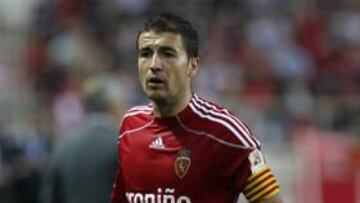 <b>FRUSTRACIÓN. </b>Gabi, el capitán del Real Zaragoza, resume la frustración del equipo en Sevilla ante la decisión del asistente y el árbitro que desniveló el partido.