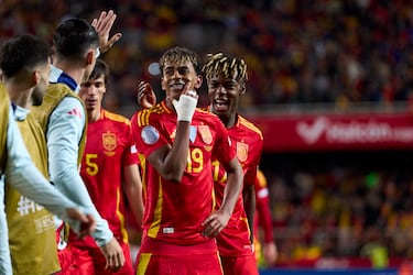 "Bájatelos un poco más porfavoooor", con este mensaje respondió su compañero de club y de selección, Ferran Torres, a la publicación del jugador nacido en Esplugues de Llobregat.
