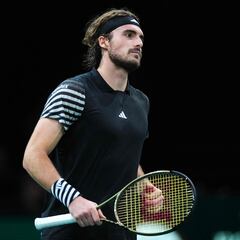 Tsitsipas se retira del entrenamiento y compromete su debut en las ATP Finals