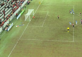 La noche de Viveros en Athletico Paranaense: gol y dos penales errados