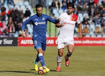 Jugó con el primer equipo rojiblanco desde el 2004 hasta el 2006. Llegó al Getafe en 2016 donde estuvo hasta el 2018. 