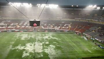 La capital jalisciense sufrió por fuerte lluvia previa al juego entre Atlas y Juárez. El duelo no pudo iniciar en el horario estipulado y se retrasó 45 minutos.