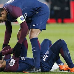 Las caras de Emery y Thiago Silva tras la lesión de Neymar