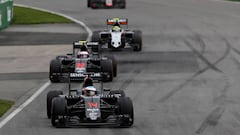 Los McLaren de Fernando Alonso y Jenson Button, durante el Gran Premio de Canad&aacute; disputado en el Circuito Gilles Villeneuve.
