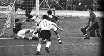 Postal de Wanderers-Colo Colo de 1959.