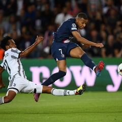 Mbappé, Neymar y Messi someten a la Juventus de Cuadrado