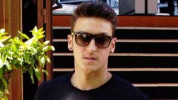 Özil jugará en la Premier esta temporada.