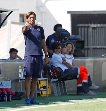 Fue junto a Claudio López el futbolista que participó en más partidos de aquella Champions (18), aunque 11 como titular y 7 saliendo desde el banquillo. Angulo vivió su gran noche en la ida de semifinales contra el Barcelona, en la que anotó dos goles. Fue titular en París. Angulo se retiró siendo el jugador que más títulos ha ganado en la historia del Valencia (8). Actualmente es entrenador del Juvenil A del Valencia.