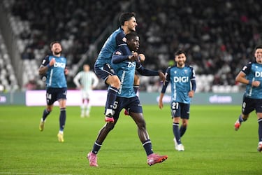 카디스는 며칠이 지나도 달성하지 못한 채 다시 승리했고, 무엇보다도 디아키테가 지역 밖에서 멋진 골을 넣은 덕분에 승리를 거뒀습니다. 노란색 팀의 핵심 선수 중 한 사람의 시즌 첫 골입니다.