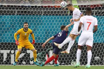 0-1. Haris Seferovic marca el primer gol.