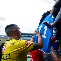 Histórico de la U sale a la cancha y emociona a los hinchas azules con este mensaje por la tragedia en Avellaneda