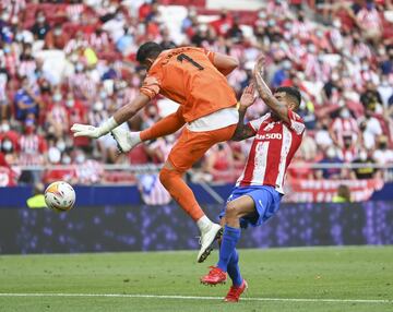 Angel Correa marca el 1-0.