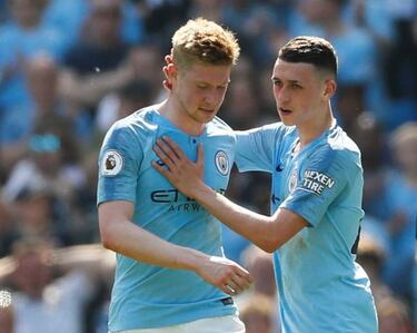 De Bruyne off injured in Tottenham clash