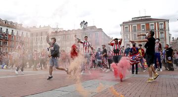 Los jugadores del Atleti celebran LaLiga con la afici車n en Valladolid