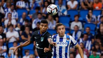 Soccer Football - LaLiga - Real Sociedad v Atletico Madrid - Reale Arena, San Sebastian, Spain - September 3, 2022 Real Sociedad's Andoni Gorosabel in action with Atletico Madrid's Reinildo Mandava REUTERS/Vincent West