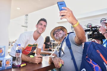 Thanasi Kokkinakis convivió con los aficionados en Los Cabos.