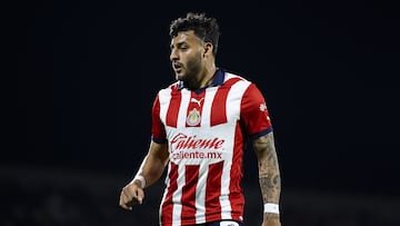 Alexis Vega durante un partido con las Chivas.