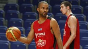 Parker, junto a De Colo en un entrenamiento de Francia.