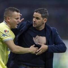 ‘Tano’ Ortiz y Nicolás Larcamón son expulsados por conato de bronca