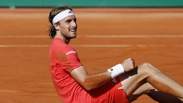 Roquebrune Cap Martin (France), 21/02/2024.- Stefanos Tsitsipas of Greece celebrates after winning his final match against Casper Ruud of Norway at the ATP Monte Carlo Masters tennis tournament in Roquebrune Cap Martin, France, 14 April 2024. (Tenis, Francia, Grecia, Noruega) EFE/EPA/Sebastien Nogier
