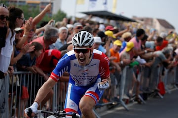 El francés Démare gana el sprint.